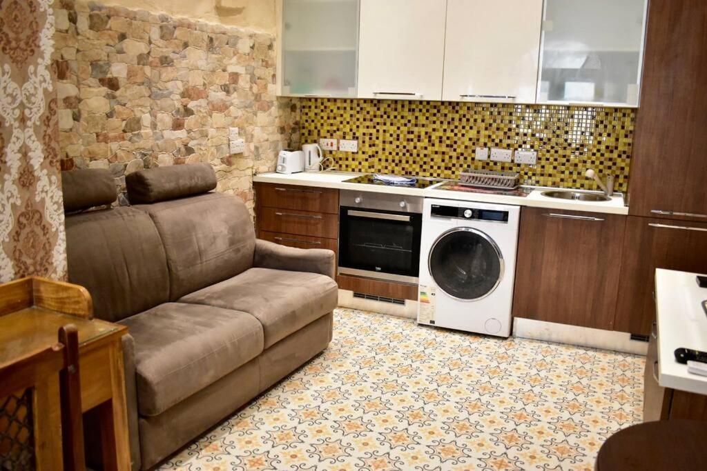 City Centre Pied-A-Terre Near Food Market And Walking Distance To Bus Terminus Valletta Bagian luar foto