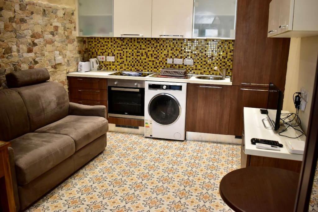 City Centre Pied-A-Terre Near Food Market And Walking Distance To Bus Terminus Valletta Bagian luar foto