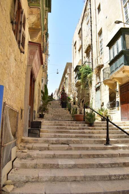 City Centre Pied-A-Terre Near Food Market And Walking Distance To Bus Terminus Valletta Bagian luar foto